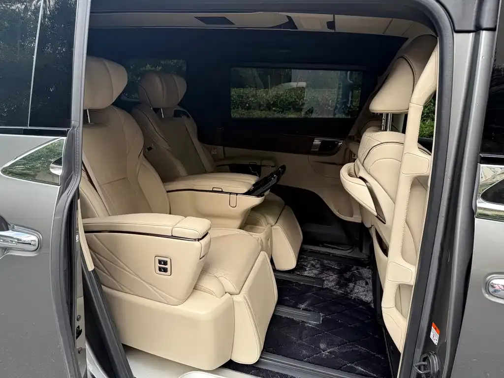 Toyota Vellfire 2023 из CN, фото 8