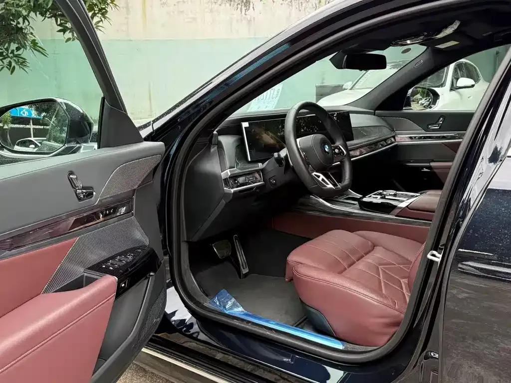 BMW 7 Series 2024 из CN, фото 6