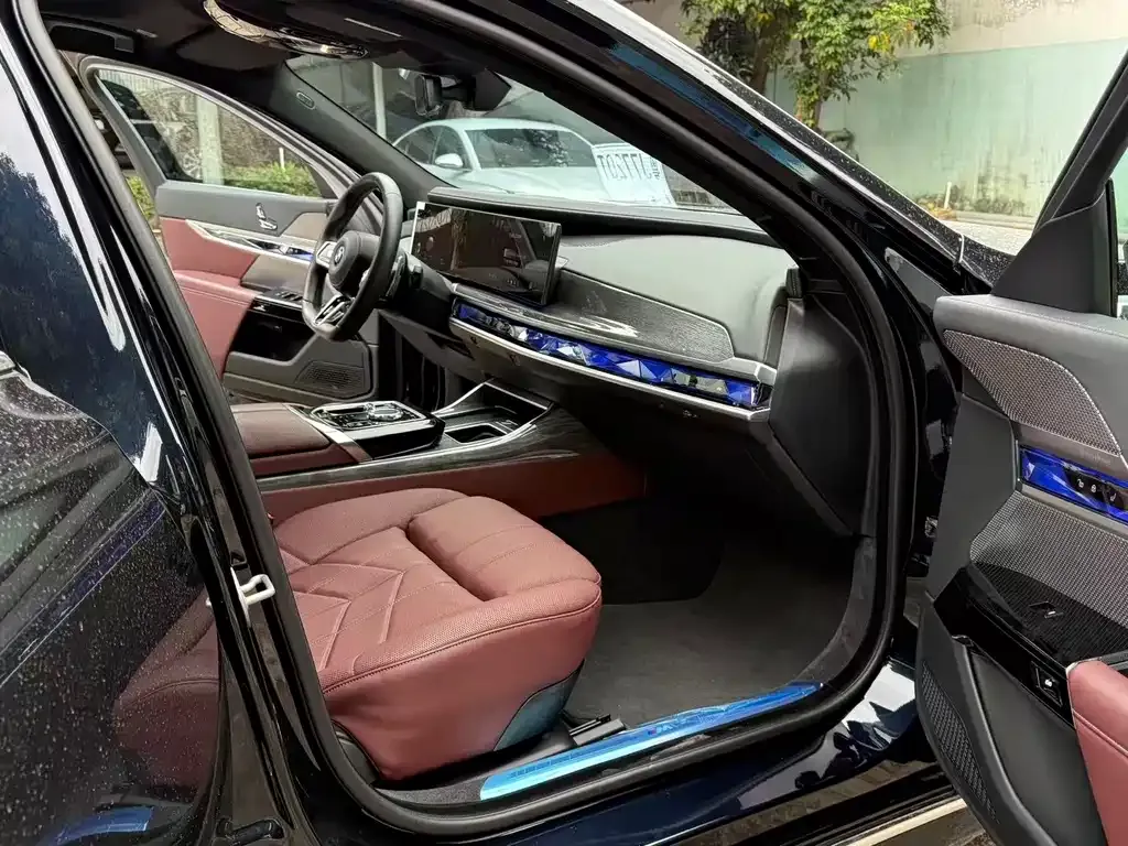 BMW 7 Series 2024 из CN, фото 4