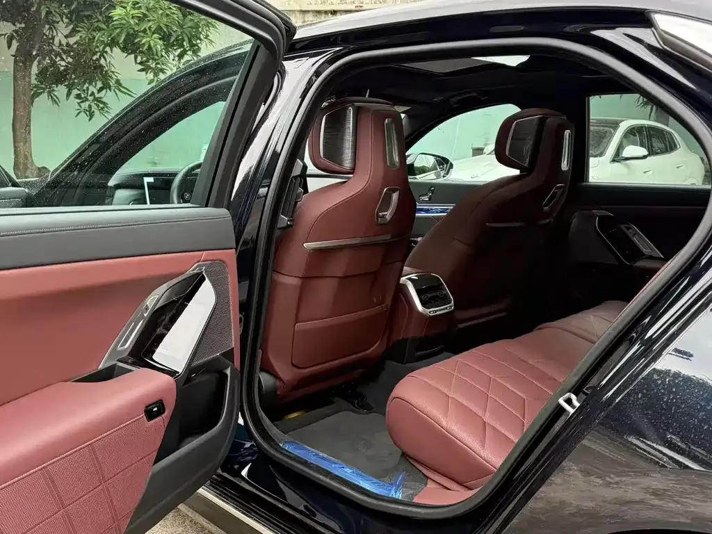 BMW 7 Series 2024 из CN, фото 2