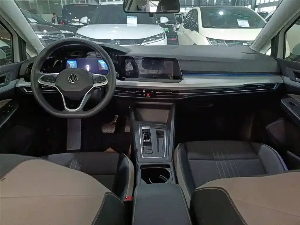 Volkswagen Golf 2023 из CN, фото 10