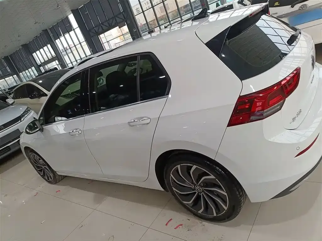 Volkswagen Golf 2023 из CN, фото 5