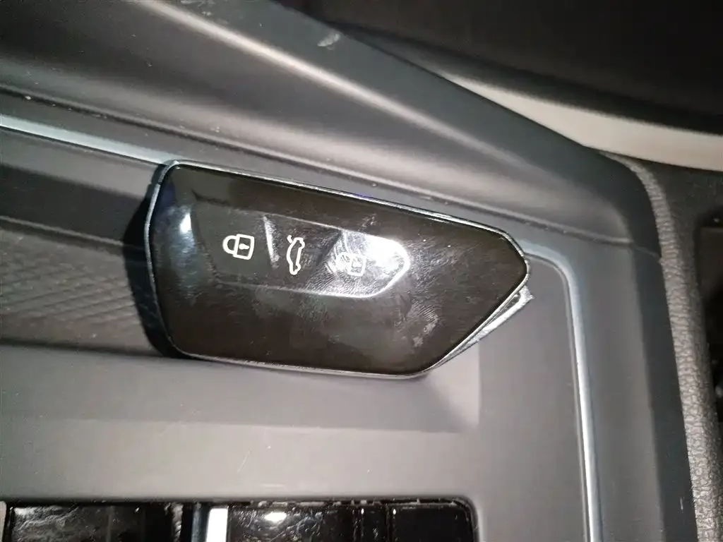 Volkswagen Golf 2023 из CN, фото 9