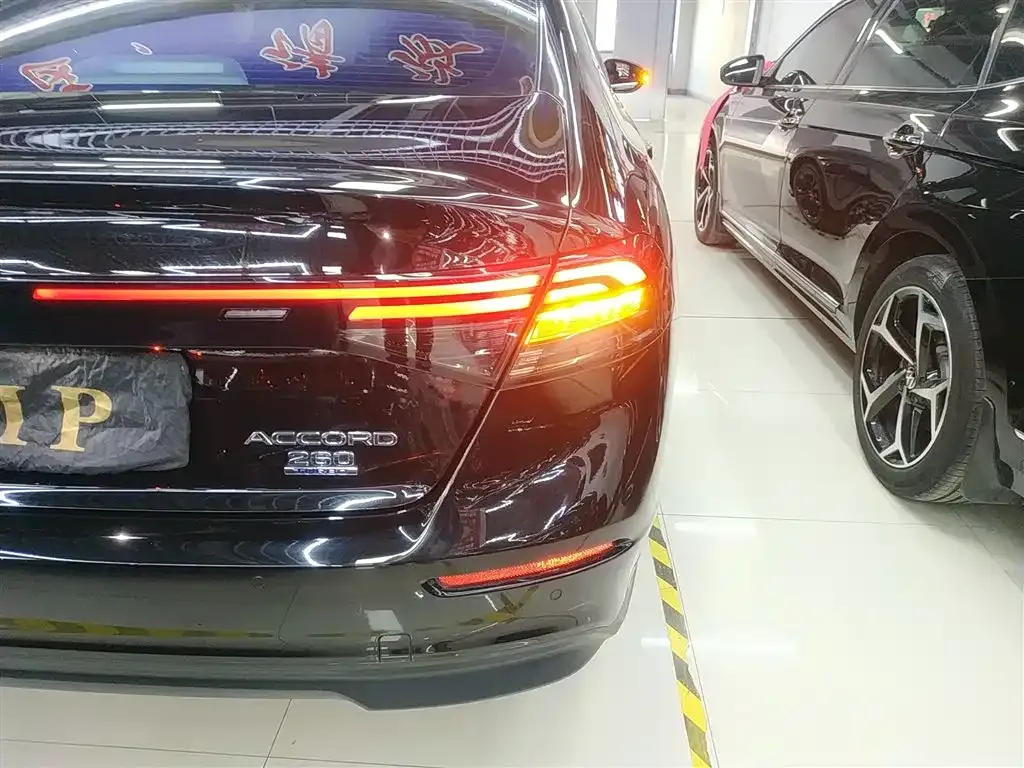 Honda Accord — фото 10