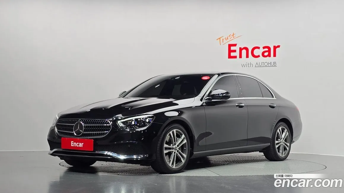Mercedes-Benz E-Class — фото 1