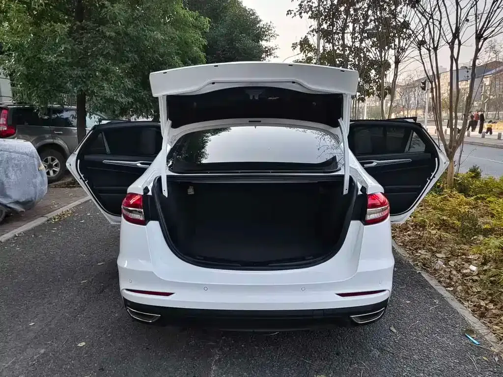Ford Mondeo 2022 из CN, фото 8