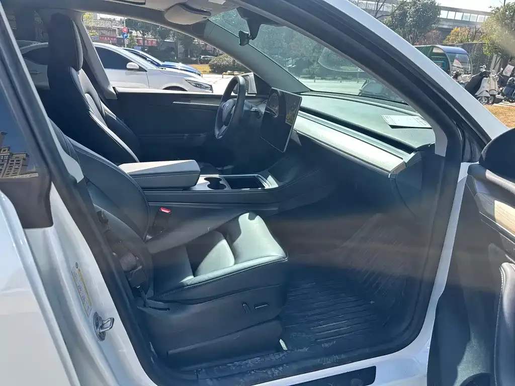 Tesla Model Y 2023 из CN, фото 8