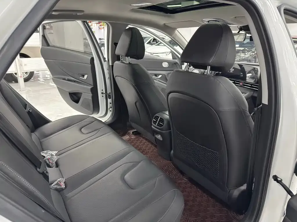 Hyundai Elantra 2022 из CN, фото 5
