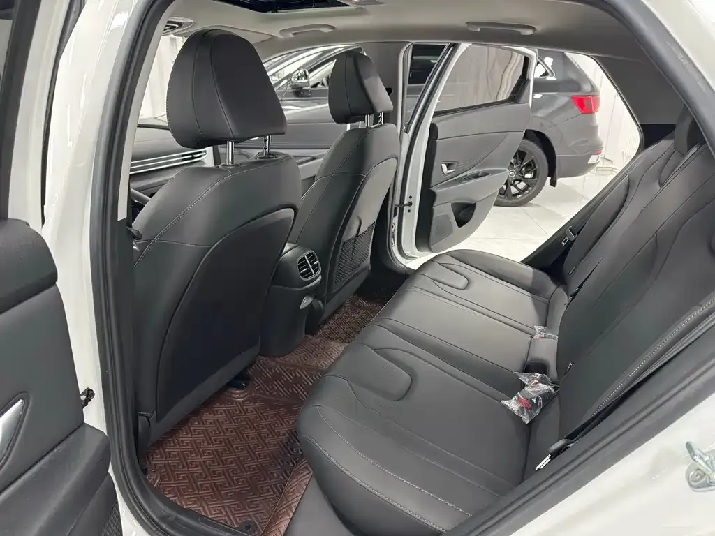 Hyundai Elantra 2022 из CN, фото 4