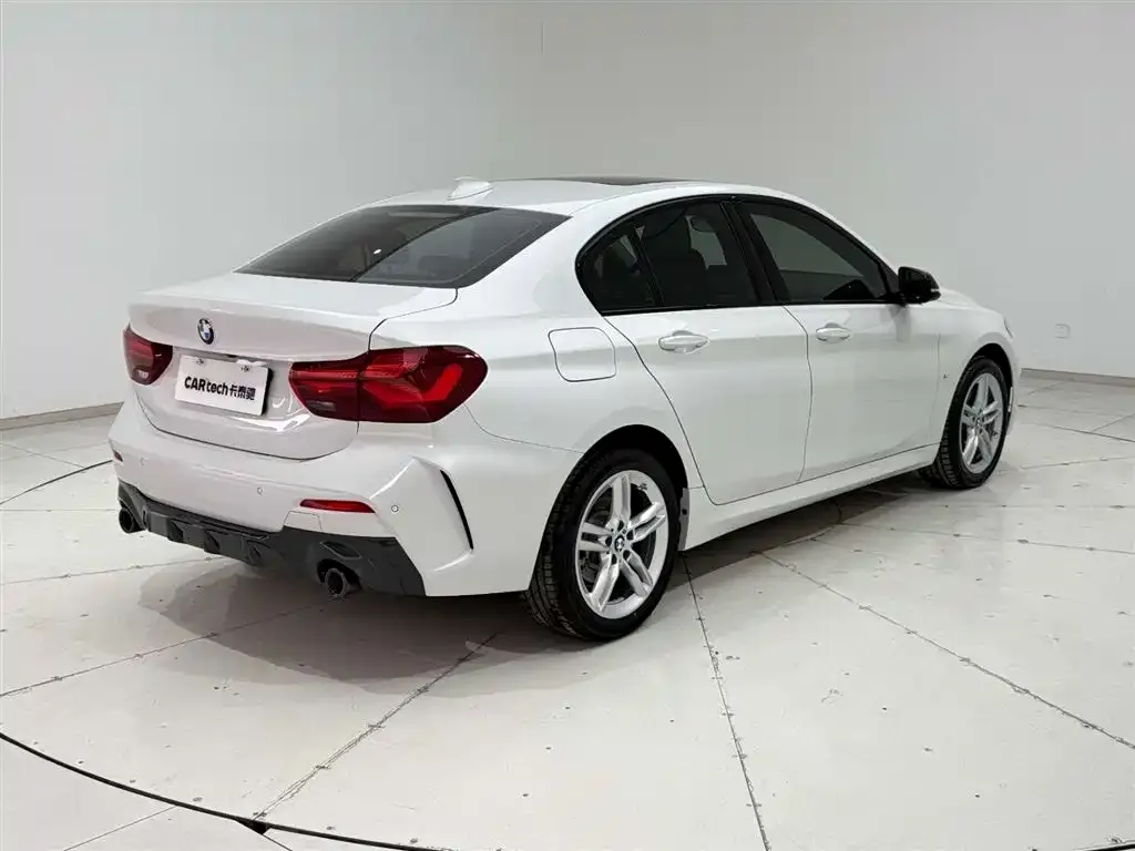 BMW 1 Series 2023 из CN, фото 9
