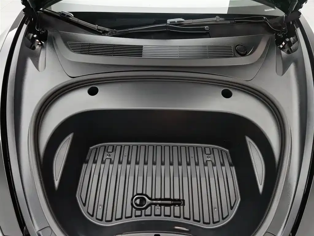 Tesla Model 3 — фото 10