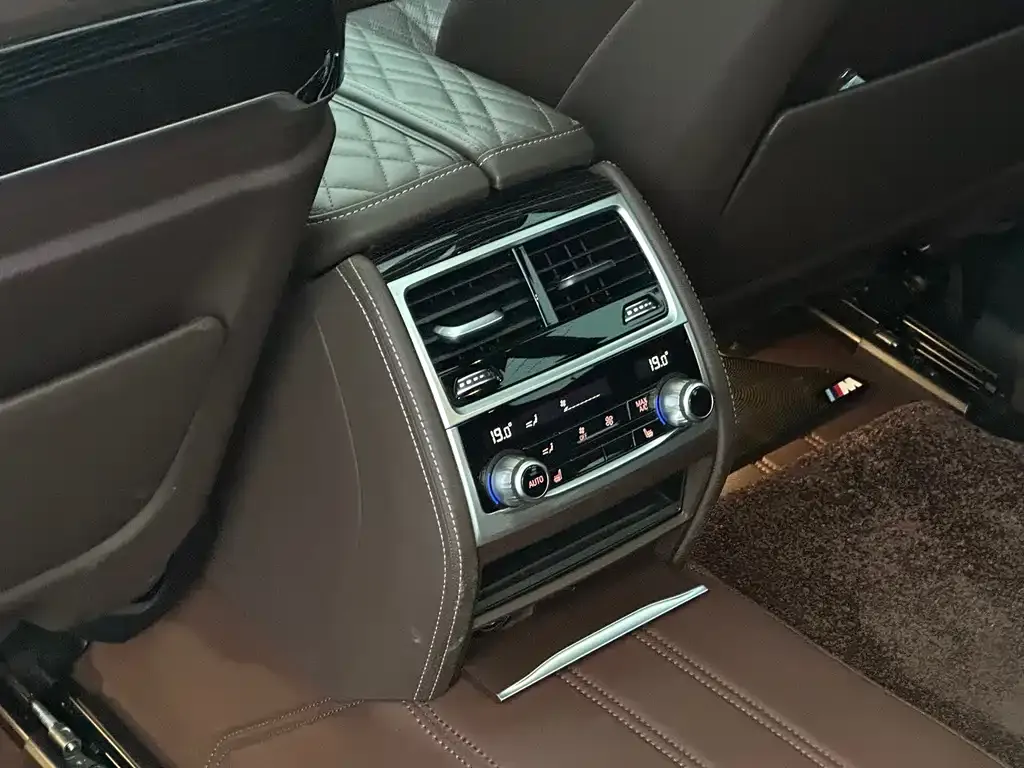 BMW 7 Series 2022 из CN, фото 10
