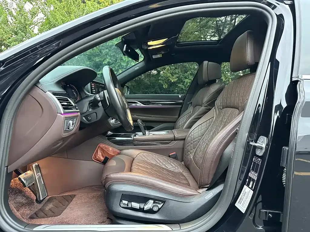 BMW 7 Series 2022 из CN, фото 9