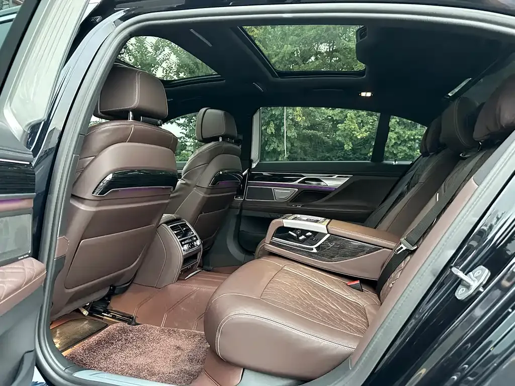 BMW 7 Series 2022 из CN, фото 6