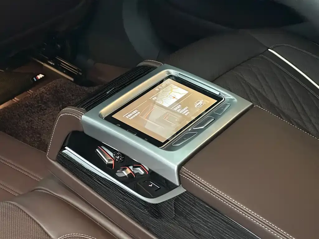 BMW 7 Series 2022 из CN, фото 2