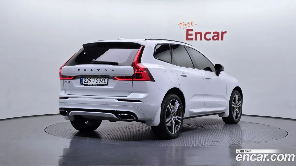 Volvo XC60 — фото 2