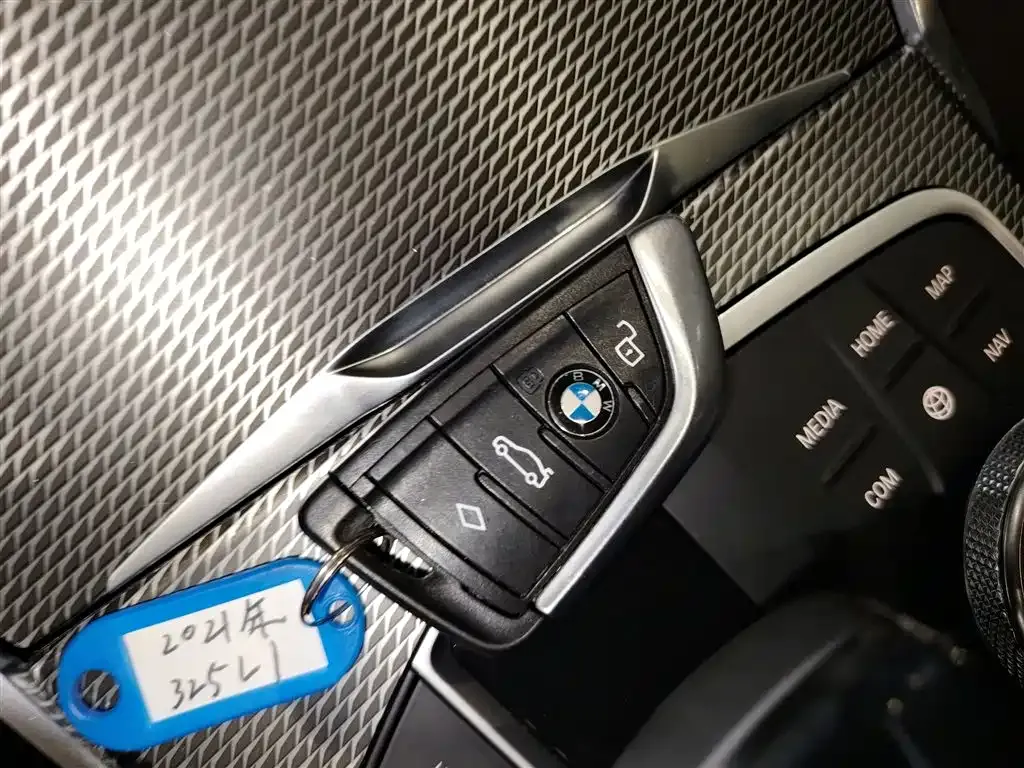 BMW 3 Series 2021 из CN, фото 10