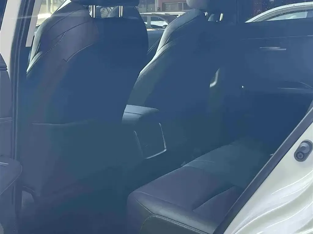 Toyota Venza 2023 из CN, фото 2
