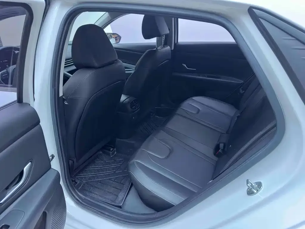 Hyundai Elantra 2022 из CN, фото 5