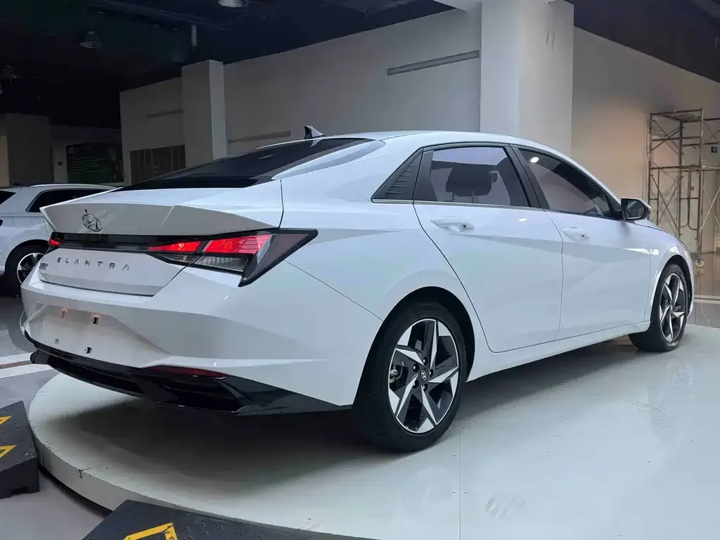 Hyundai Elantra 2022 из CN, фото 10