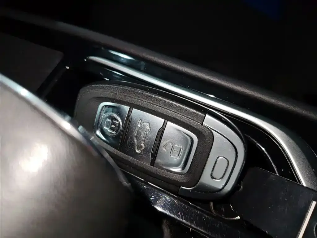 Hongqi E-QM5 — фото 2
