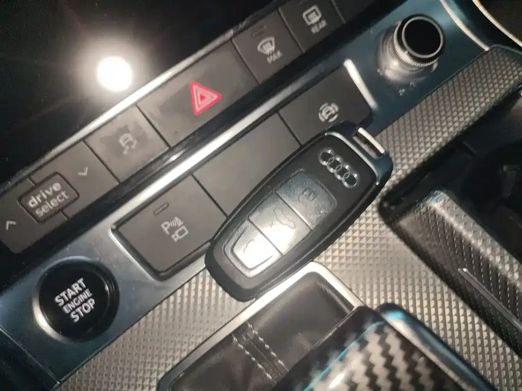 Audi A6L 2022 из CN, фото 4