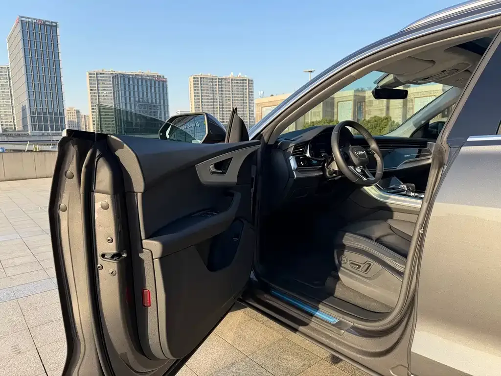 Audi Q8 2021 из CN, фото 7