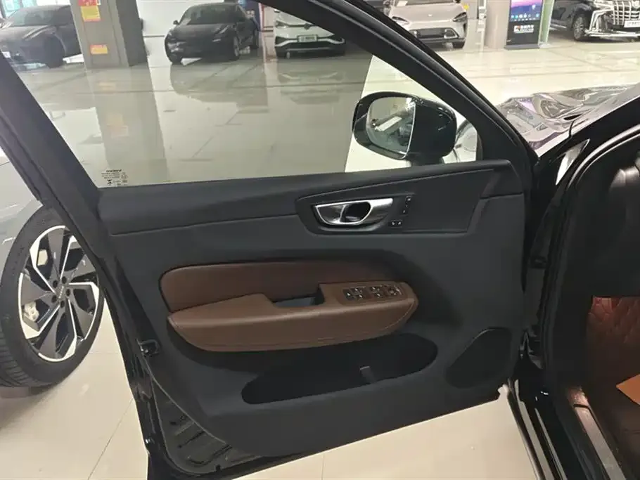 Volvo XC60 2023 из CN, фото 5