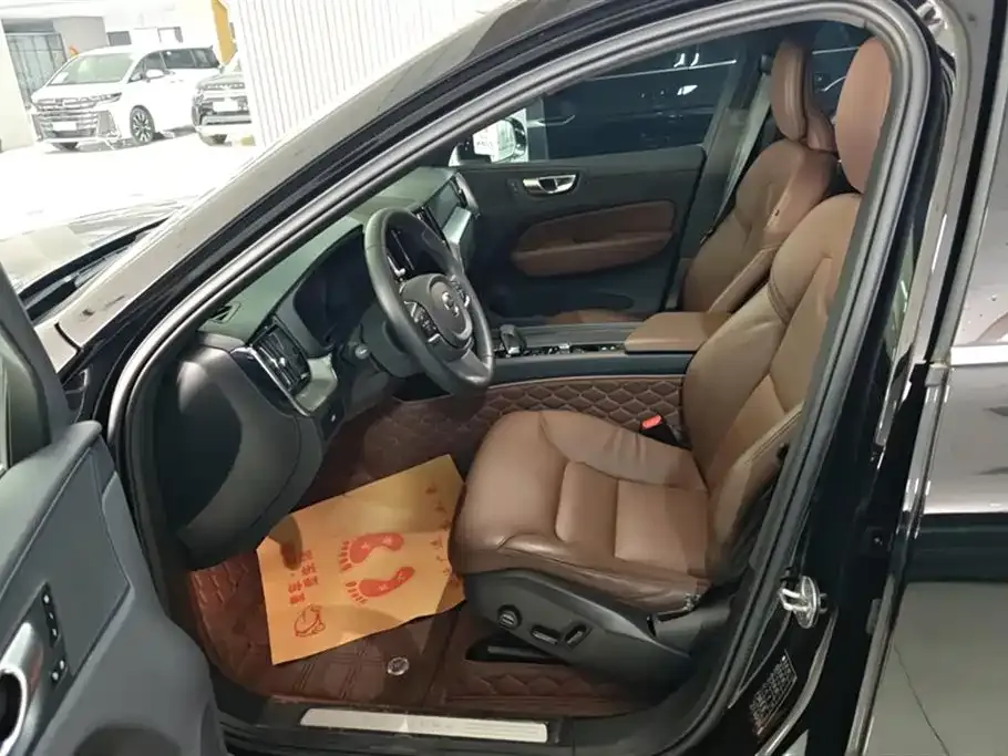 Volvo XC60 2023 из CN, фото 10