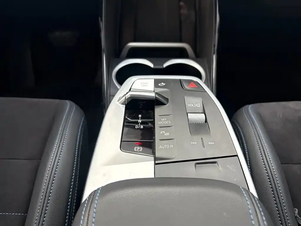 BMW iX1 2025 из CN, фото 9