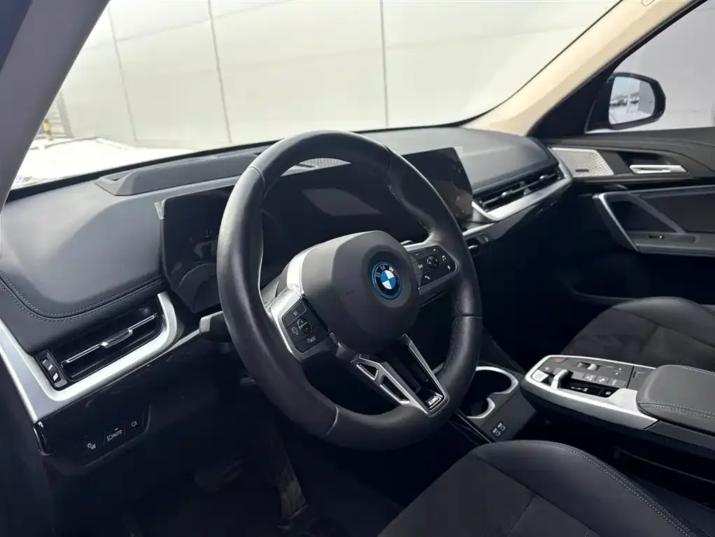BMW iX1 2025 из CN, фото 7
