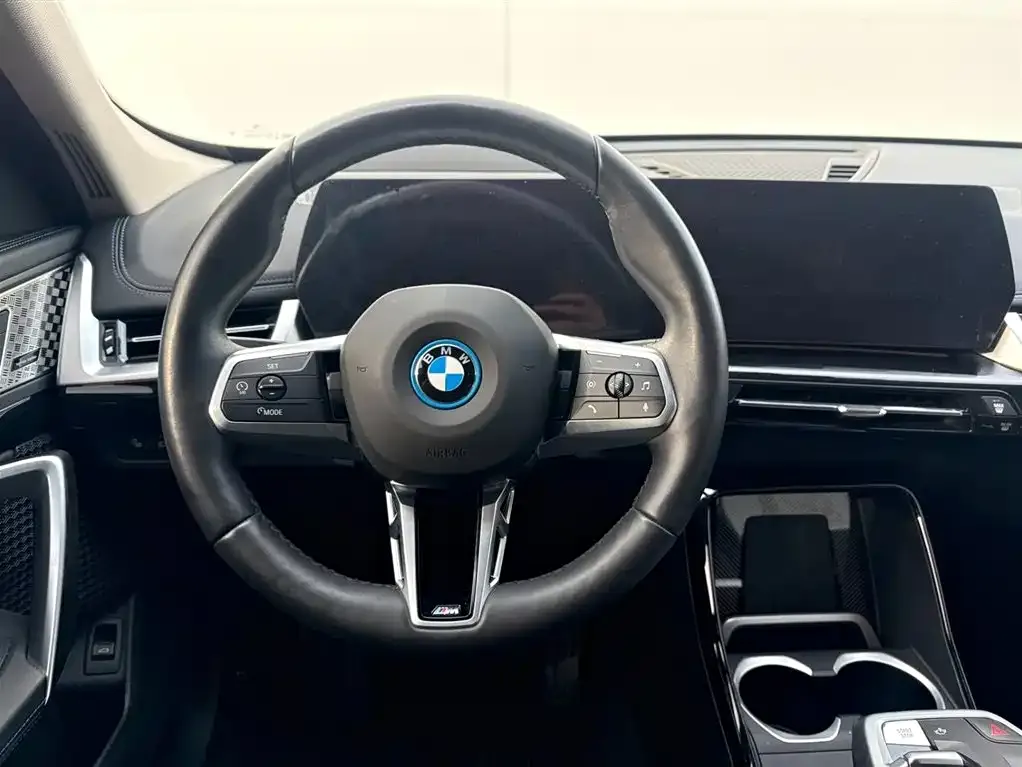 BMW iX1 2025 из CN, фото 6