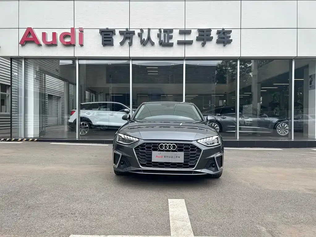 Audi A4L 2023 из CN, фото 1