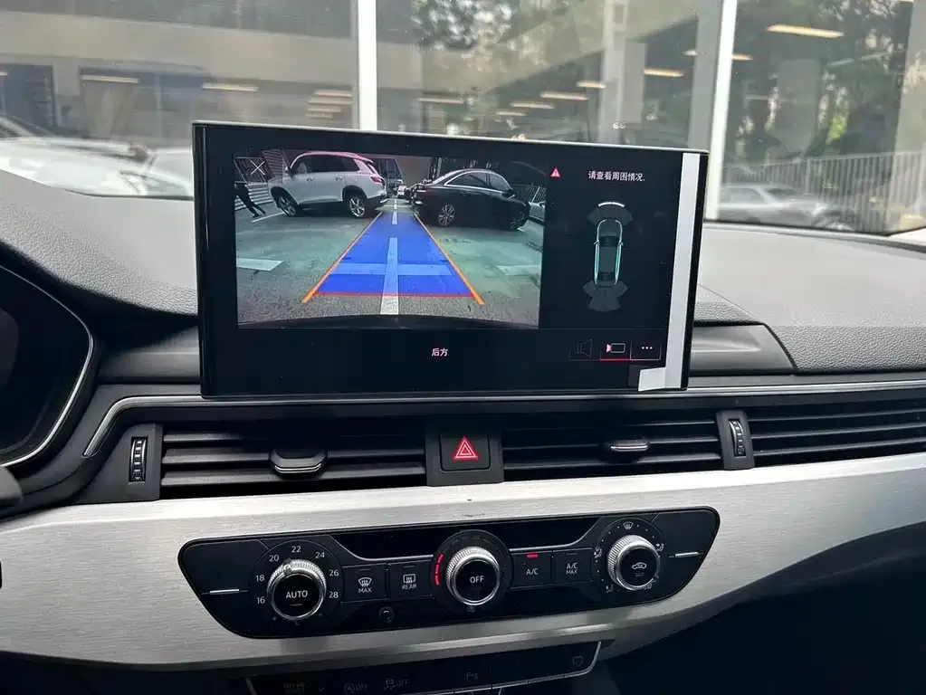 Audi A4L 2023 из CN, фото 3