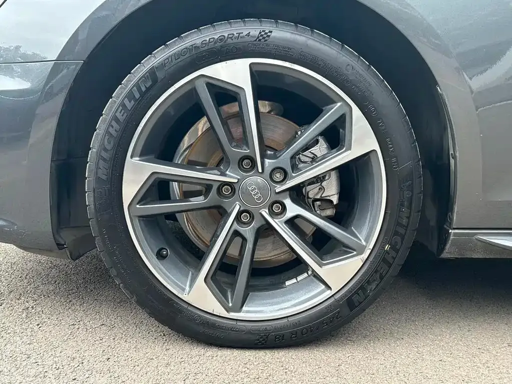Audi A4L 2023 из CN, фото 7