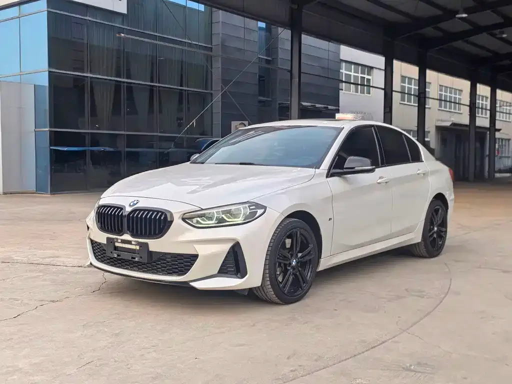 BMW 1 Series 2021 из CN, фото 1