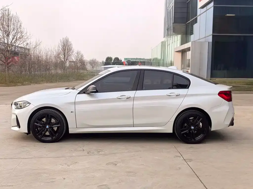 BMW 1 Series 2021 из CN, фото 3