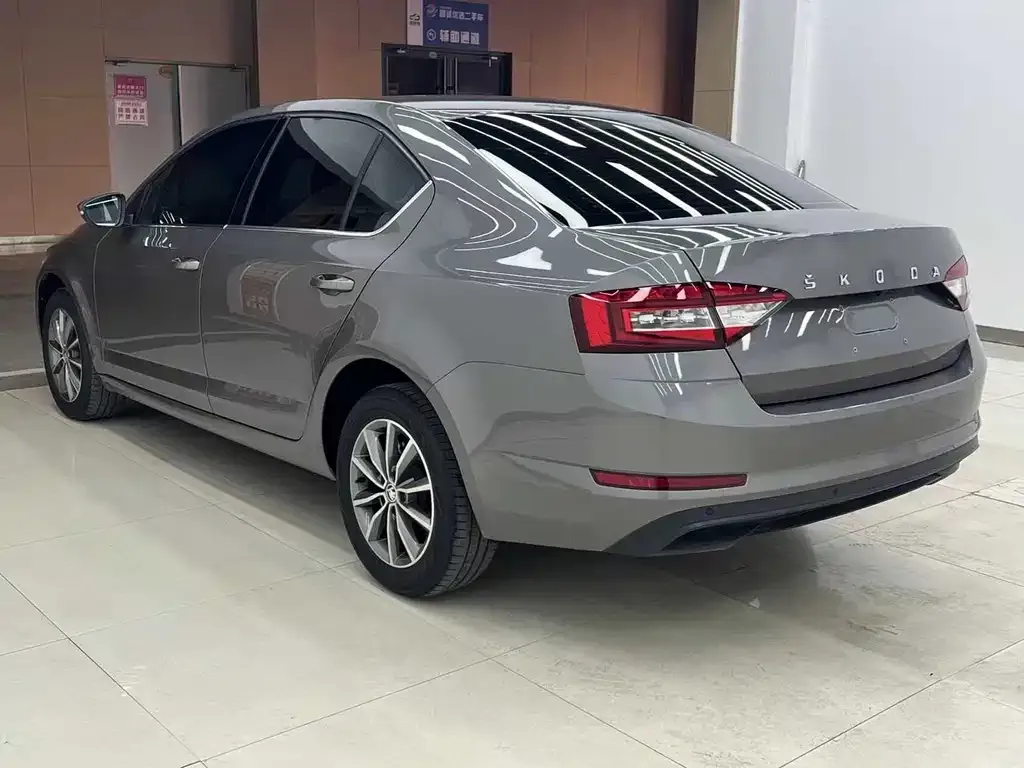 Skoda Octavia — фото 4