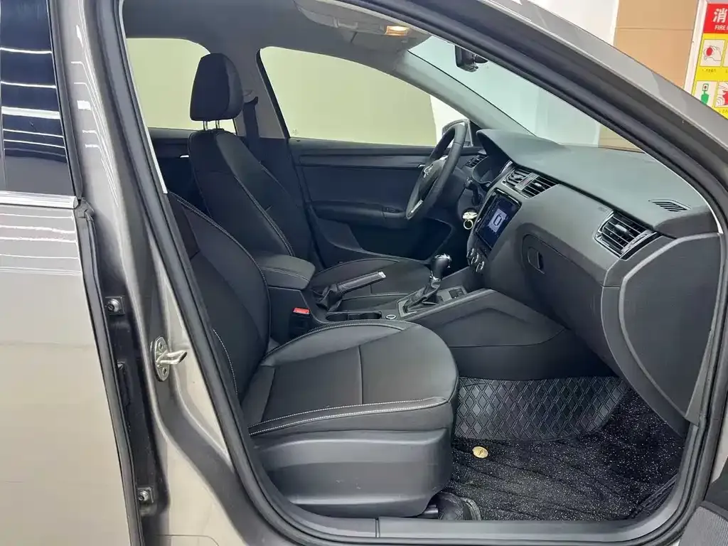 Skoda Octavia — фото 7