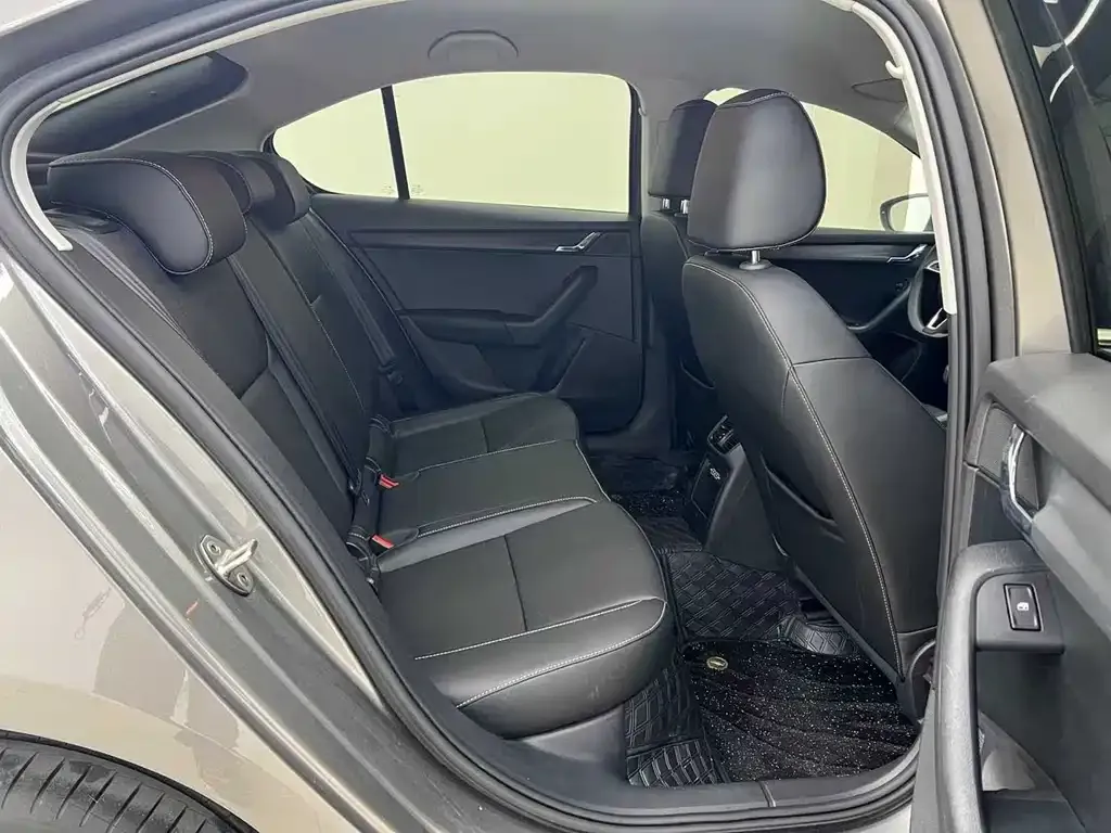 Skoda Octavia — фото 10
