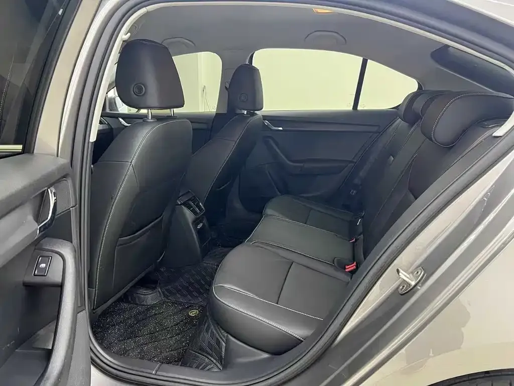 Skoda Octavia — фото 8