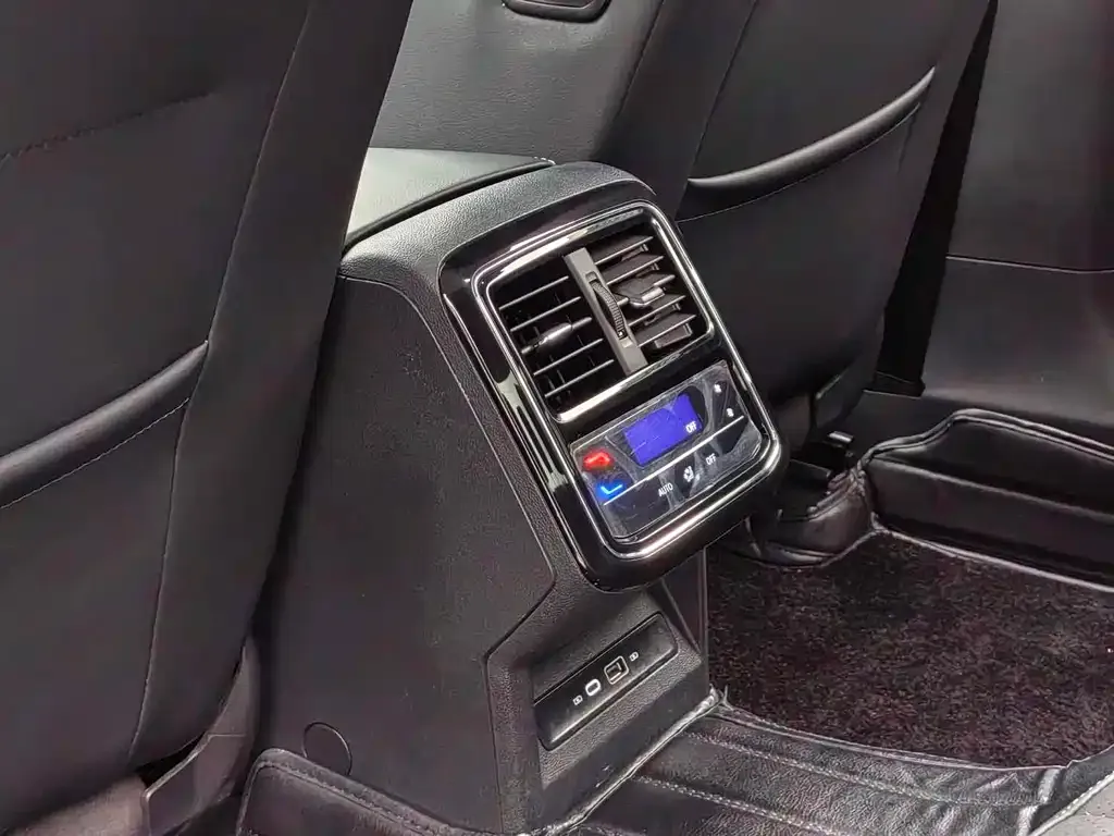 Volkswagen Passat 2024 из CN, фото 2