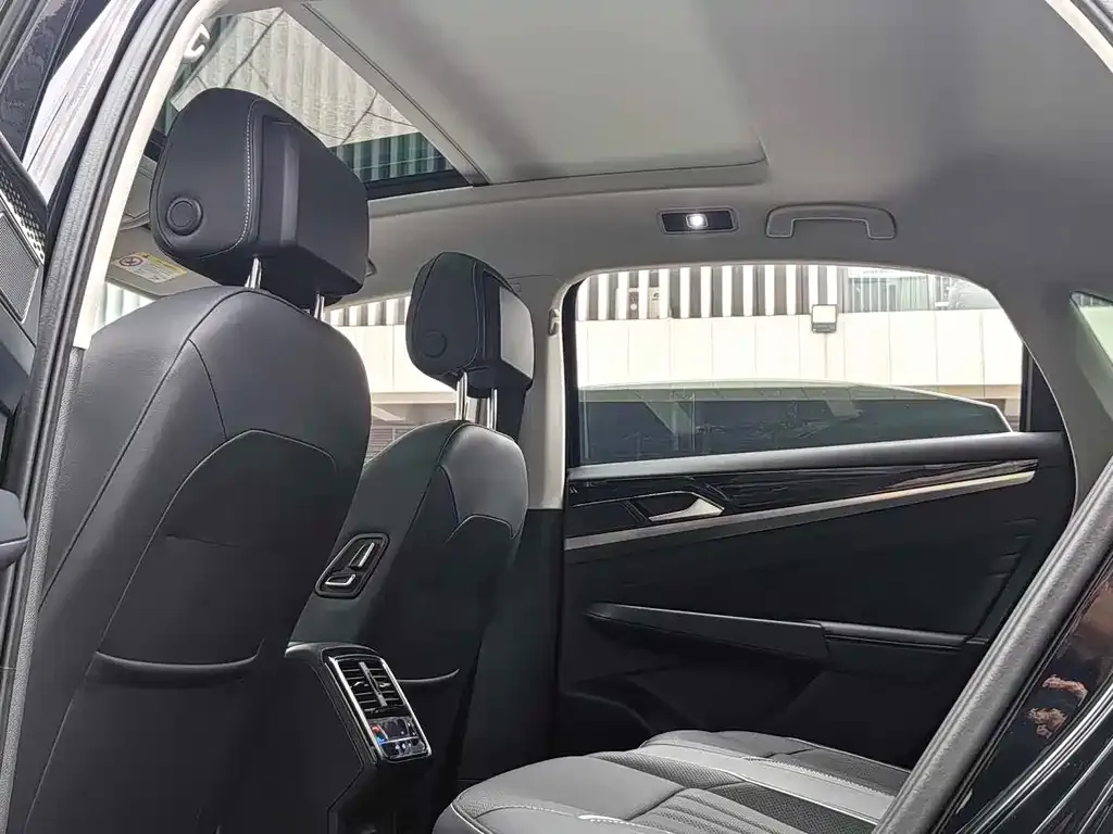 Volkswagen Passat 2024 из CN, фото 3