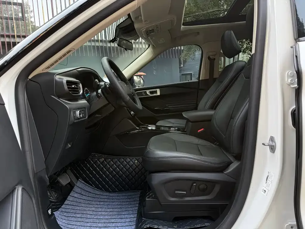Ford Explorer 2021 из CN, фото 2