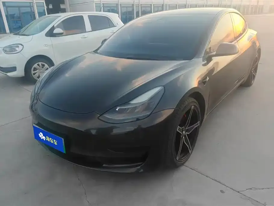 Tesla Model 3 — фото 1