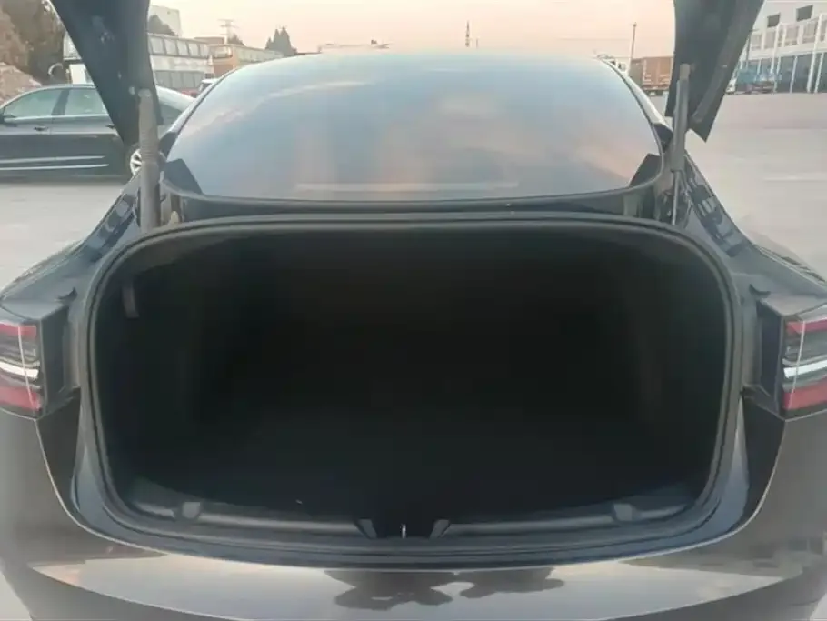 Tesla Model 3 — фото 4