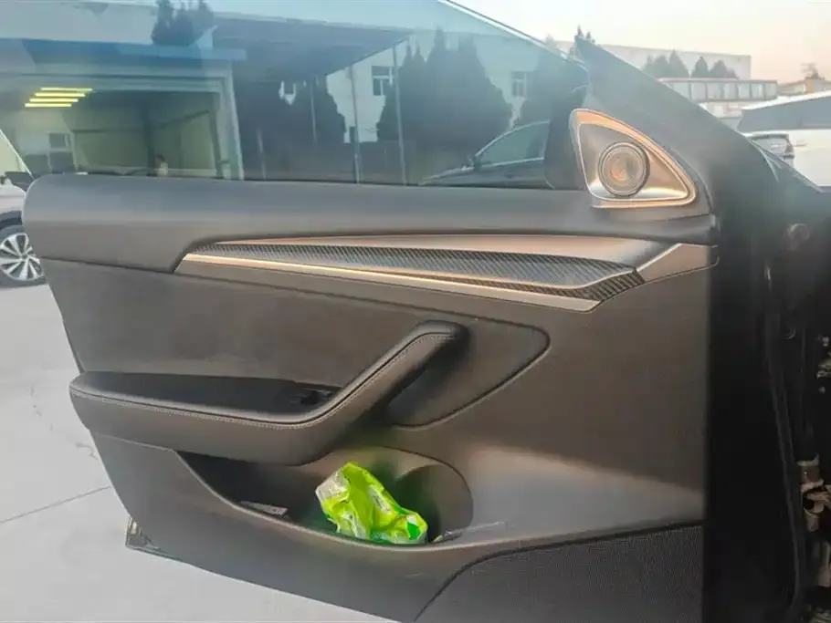 Tesla Model 3 — фото 10