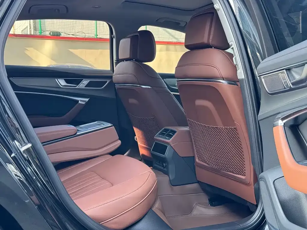 Audi A6L 2024 из CN, фото 9