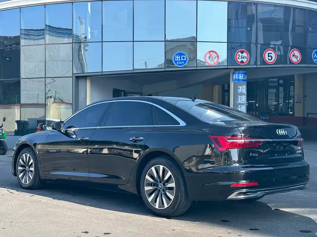 Audi A6L 2024 из CN, фото 4