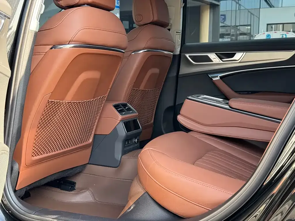 Audi A6L 2024 из CN, фото 6